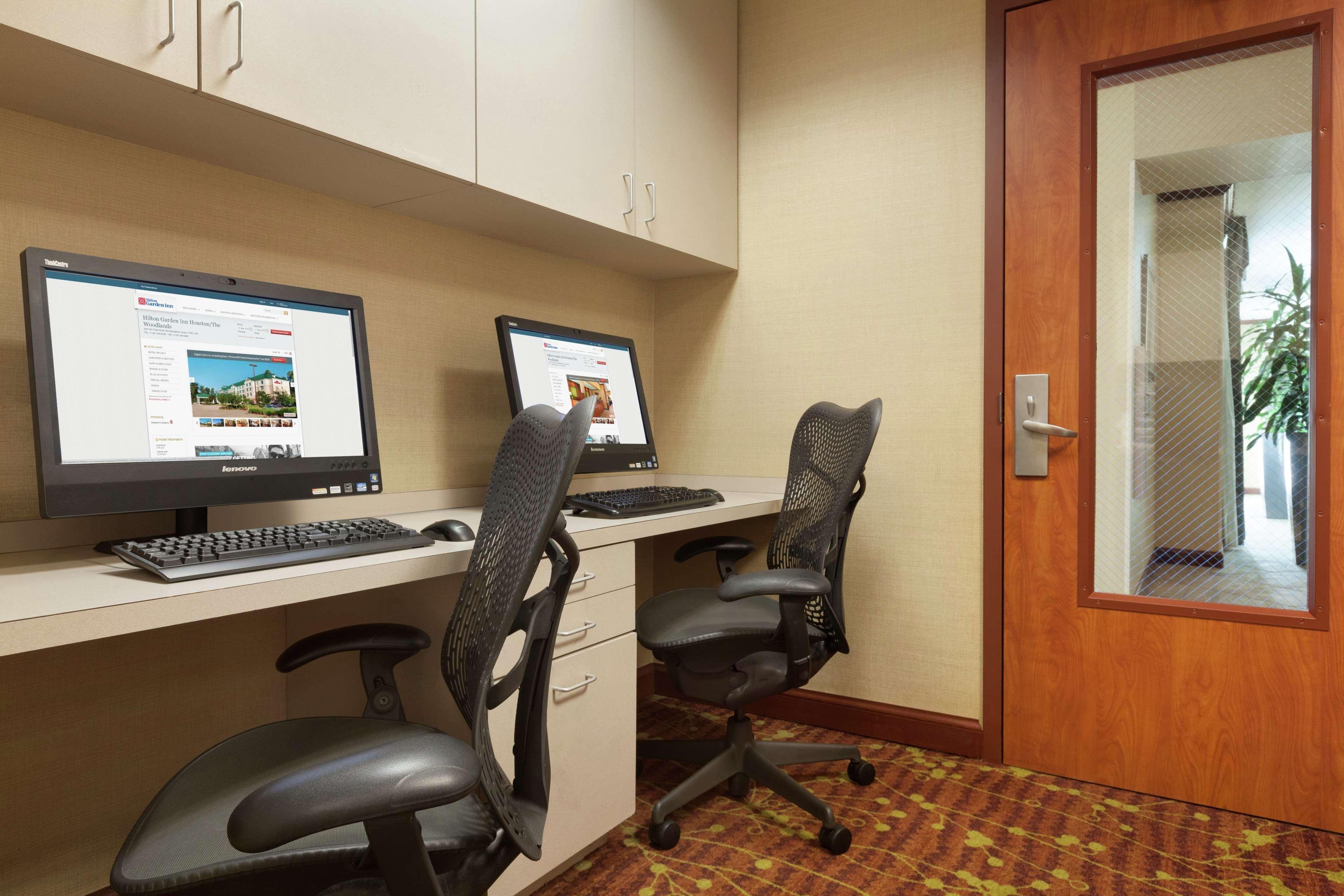 Hilton Garden Inn Houston/Зе-Вудлендс Экстерьер фото
